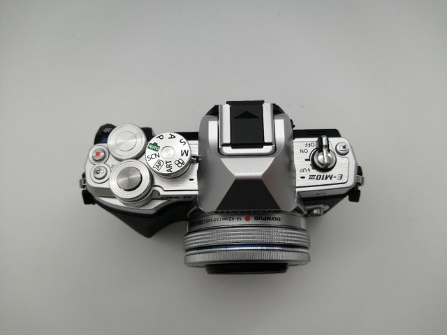 OM-D E-M10 Mark III ダブルズームキット　シルバー OLYMPUS OM-D E-M10 Mark III ダブルズームレンズキット 楽天市場】om