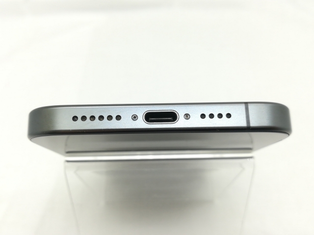 【中古】【赤ロム保証あり】Apple SoftBank 【SIMフリー】 iPhone 15 Pro Max 256GB ブラックチタニウム MU6P3J/A【川崎】保証期間１ヶ月【ランクA】
