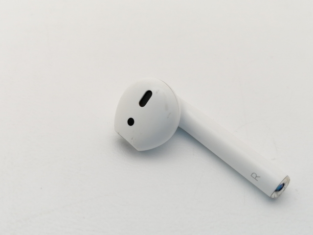 AirPods (第2世代) MRXJ2J/A ワイヤレス充電対応 Apple AirPods with