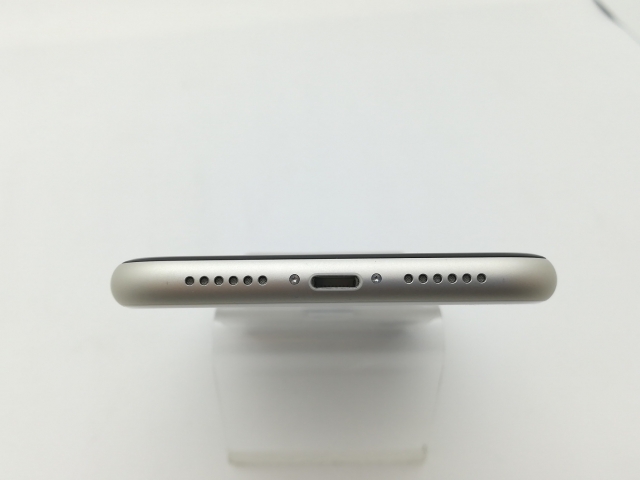 iPhone 11 ホワイト 64 GB SoftBank SIMロック解除済（SIMロック
