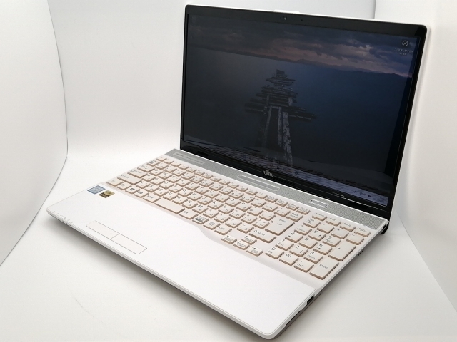 中古】Fujitsu LIFEBOOK AH AH53/B3 FMVA53B3W プレミアムホワイト