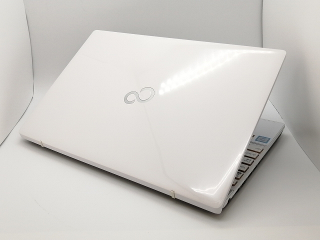 中古】Fujitsu LIFEBOOK AH AH53/B3 FMVA53B3W プレミアムホワイト