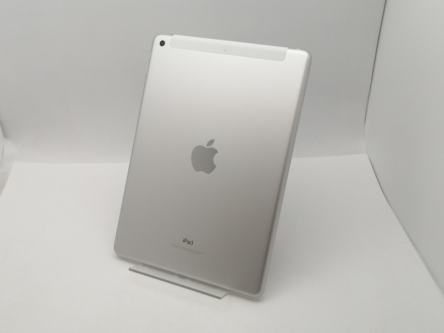 【中古】Apple docomo 【SIMロック解除済み】 iPad（第5世代/2017） 32GB シルバー MP1L2J/A【三宮センター】保証期間１ヶ月【ランクB】
