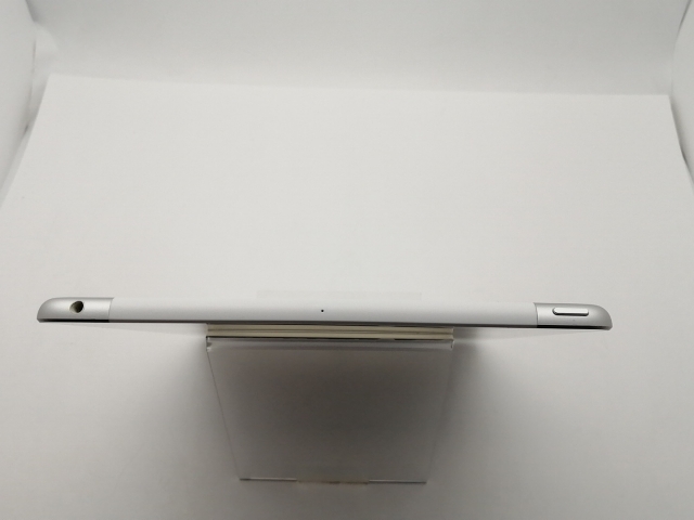 【中古】Apple docomo 【SIMロック解除済み】 iPad（第5世代/2017） 32GB シルバー MP1L2J/A【三宮センター】保証期間１ヶ月【ランクB】_2