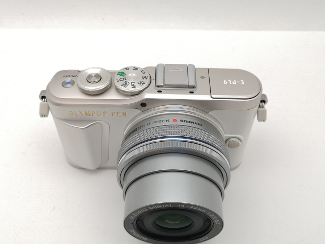 中古】OLYMPUS PEN E-PL9 14-42mm EZ レンズキット ホワイト 海外版