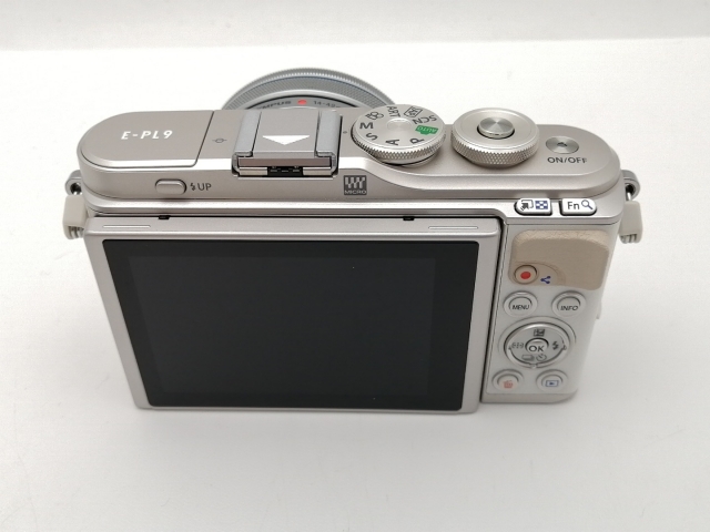 中古】OLYMPUS PEN E-PL9 14-42mm EZ レンズキット ホワイト 海外版