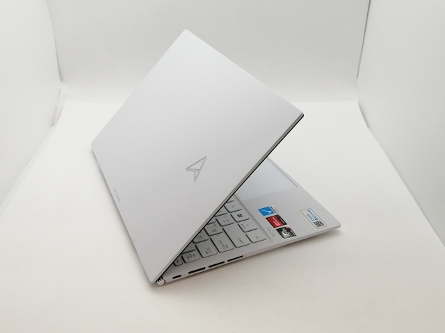 【中古】ASUS ZenBook S 13 OLED UM5302TA UM5302TA-LX192W リファインドホワイト【R5 6600U 8G 512G(SSD) WiFi 13OLED(タッチパネル/2880x1800)】【三宮センター】保証期間１ヶ月【ランクB】