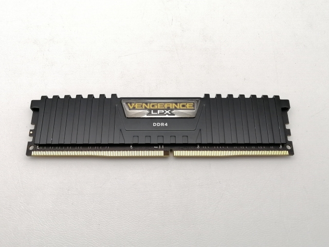 【中古】DDR4 16GB PC4-25600(DDR4-3200)【デスクトップPC用】【三宮センター】保証期間１週間