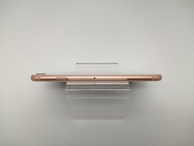 【中古】Apple docomo 【SIMロック解除済み】 iPhone 8 64GB ゴールド MQ7A2J/A【三宮センター】保証期間１ヶ月【ランクB】_3