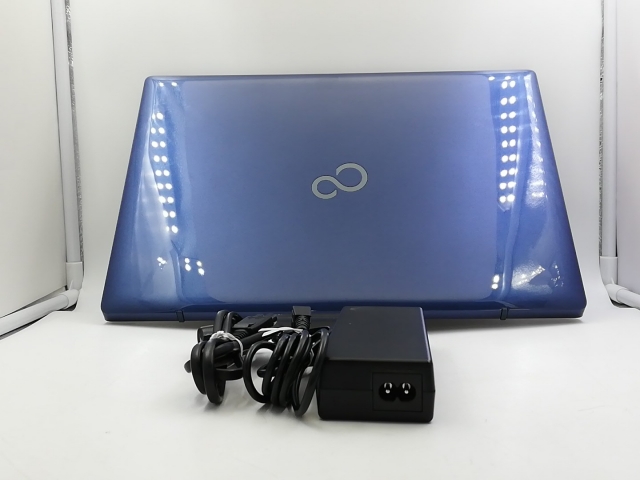 【中古】Fujitsu LIFEBOOK AH AH77/B3 FMVA77B3L メタリックブルー【大宮東口】保証期間１週間【ランクC】