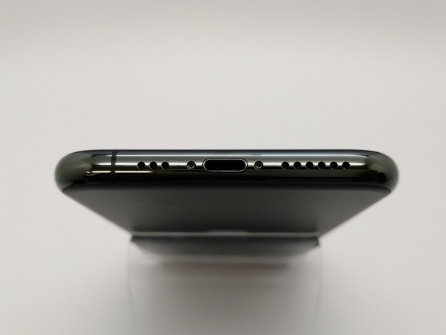 【中古】Apple docomo 【SIMロック解除済み】 iPhone 11 Pro 256GB ミッドナイトグリーン MWCC2J/A【三宮センター】保証期間１ヶ月【ランクC】_4