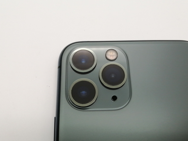 【中古】Apple docomo 【SIMロック解除済み】 iPhone 11 Pro 256GB ミッドナイトグリーン MWCC2J/A【三宮センター】保証期間１ヶ月【ランクC】_6