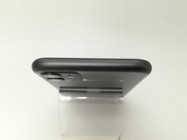 【中古】Apple docomo 【SIMロック解除済み】 iPhone 11 256GB ブラック MWM72J/A【三宮センター】保証期間１ヶ月【ランクC】 携帯電話本体