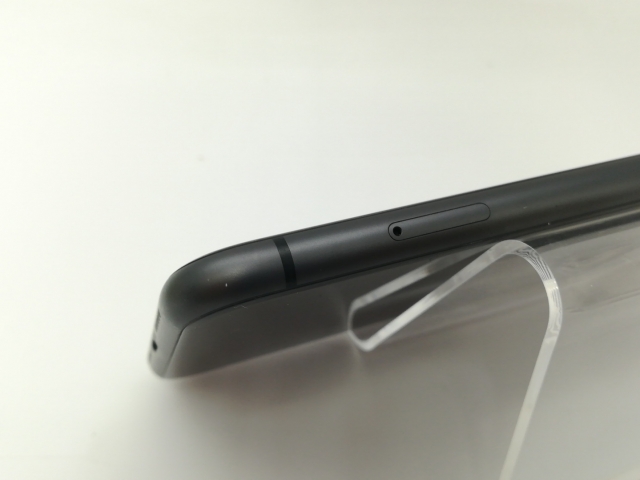 【中古】Apple docomo 【SIMロック解除済み】 iPhone 11 256GB ブラック MWM72J/A【三宮センター】保証期間１ヶ月【ランクC】 携帯電話本体