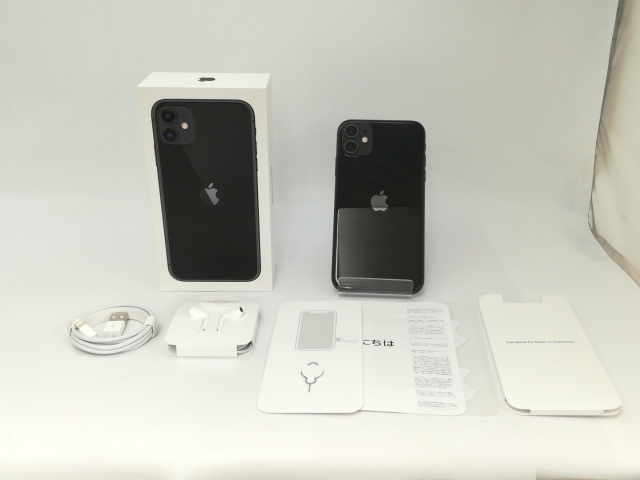 【中古】Apple docomo 【SIMロック解除済み】 iPhone 11 256GB ブラック MWM72J/A【三宮センター】保証期間１ヶ月【ランクC】 携帯電話本体