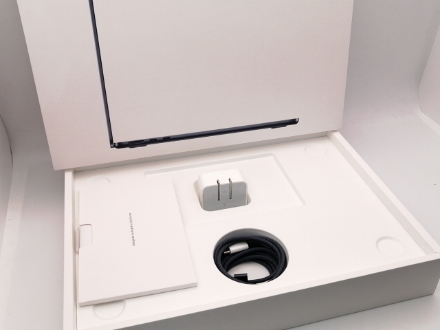 【中古】Apple MacBook Air 13インチ M2(CPU:8C/GPU:10C) 8GB/512GB ミッドナイト MLY43J/A (M2,2022)【神保町】保証期間１ヶ月【ランクB】_9