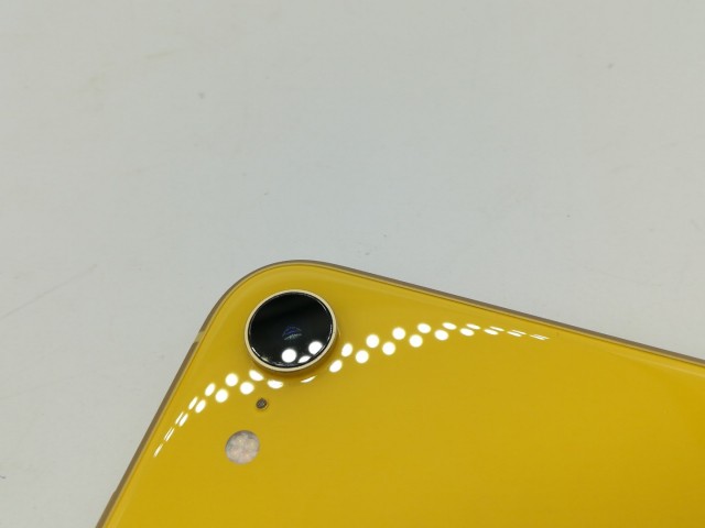 【中古】Apple au 【SIMロック解除済み】 iPhone XR 64GB イエロー MT082J/A【神保町】保証期間１ヶ月【ランクA】