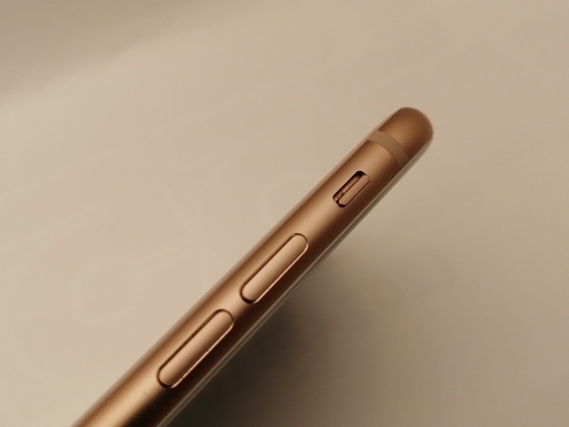 【中古】Apple docomo 【SIMロックあり】 iPhone 8 64GB ゴールド MQ7A2J/A【神保町】保証期間１ヶ月【ランクC】_7