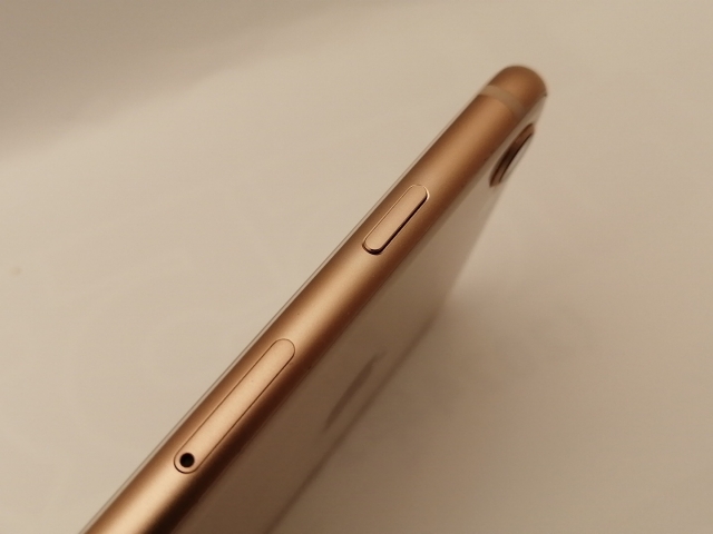 【中古】Apple docomo 【SIMロックあり】 iPhone 8 64GB ゴールド MQ7A2J/A【神保町】保証期間１ヶ月【ランクC】_8