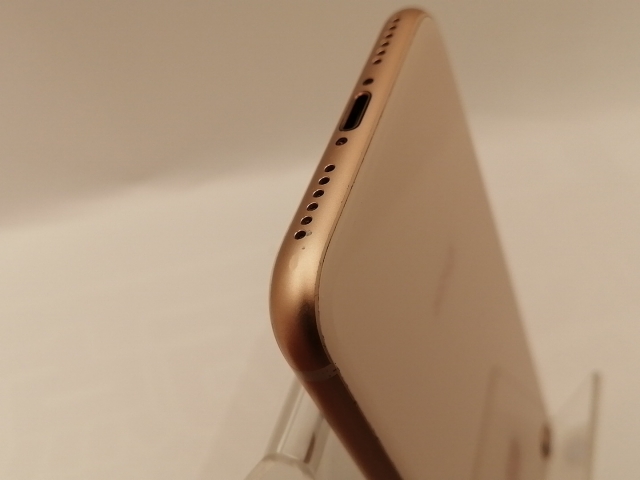 【中古】Apple docomo 【SIMロックあり】 iPhone 8 64GB ゴールド MQ7A2J/A【神保町】保証期間１ヶ月【ランクC】_9