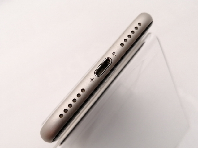 【中古】Apple 国内版 【SIMフリー】 iPhone SE（第3世代） 128GB スターライト MMYG3J/A【秋葉4号】保証期間１ヶ月【ランクB】_3
