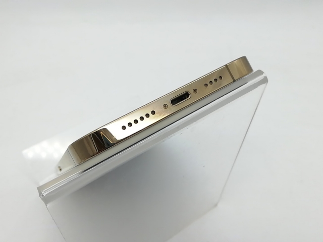 中古】【赤ロム保証あり】Apple au 【SIMロック解除済み