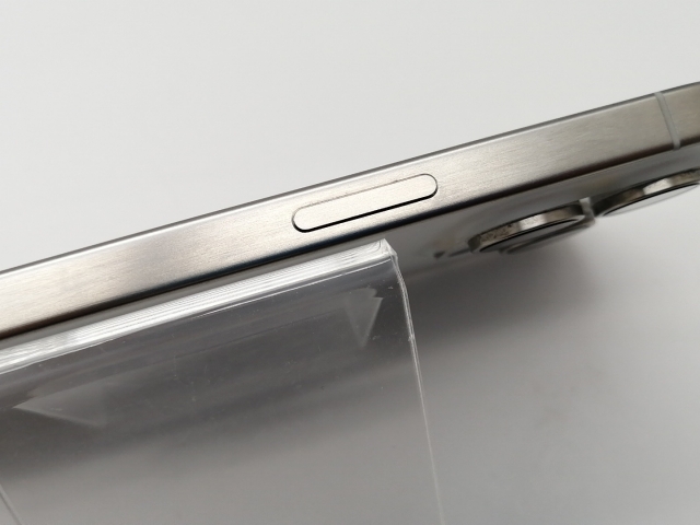 【中古】Apple 国内版 【SIMフリー】 iPhone 15 Pro Max 256GB ホワイトチタニウム MU6Q3J/A【吉祥寺】保証期間１ヶ月【ランクA】