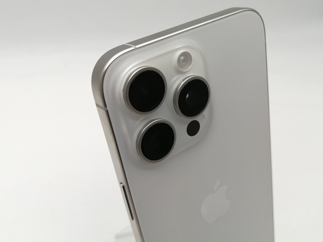 【中古】Apple 国内版 【SIMフリー】 iPhone 15 Pro Max 256GB ホワイトチタニウム MU6Q3J/A【吉祥寺】保証期間１ヶ月【ランクA】