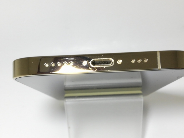 中古】Apple au 【SIMロック解除済み】 iPhone 12 Pro 128GB ゴールド