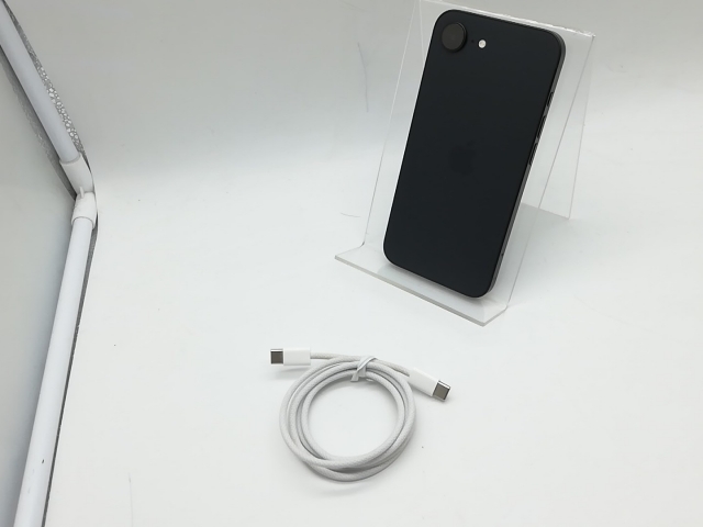中古】Apple 国内版 【SIMフリー】 iPhone 16e 128GB ブラック MD1Q4J
