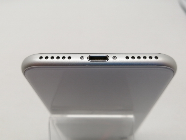 【中古】Apple ymobile 【SIMロック解除済み】 iPhone SE（第2世代） 64GB ホワイト MHGQ3J/A（後期型番）【札幌南2条】保証期間１週間【ランクC】_4