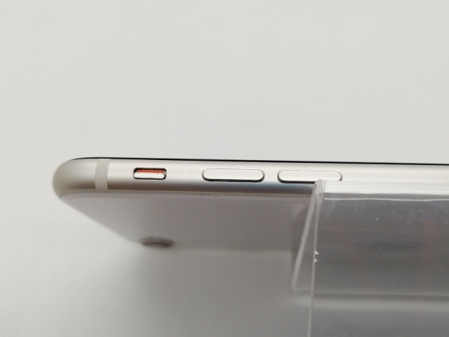【中古】Apple docomo 【SIMフリー】 iPhone SE（第3世代） 64GB スターライト MMYD3J/A【札幌南2条】保証期間１週間【ランクC】