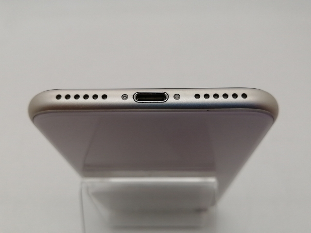 【中古】Apple docomo 【SIMフリー】 iPhone SE（第3世代） 64GB スターライト MMYD3J/A【札幌南2条】保証期間１週間【ランクC】