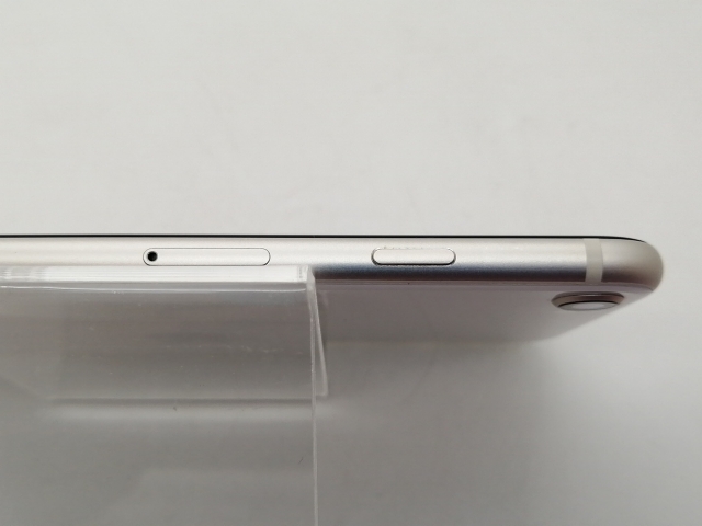 【中古】Apple docomo 【SIMフリー】 iPhone SE（第3世代） 64GB スターライト MMYD3J/A【札幌南2条】保証期間１週間【ランクC】