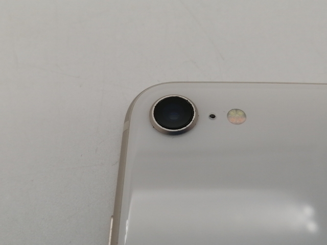 【中古】Apple docomo 【SIMフリー】 iPhone SE（第3世代） 64GB スターライト MMYD3J/A【札幌南2条】保証期間１週間【ランクC】