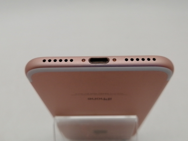【中古】Apple docomo 【SIMロック解除済み】 iPhone 7 32GB ローズゴールド MNCJ2J/A【札幌南2条】保証期間１ヶ月【ランクB】_4