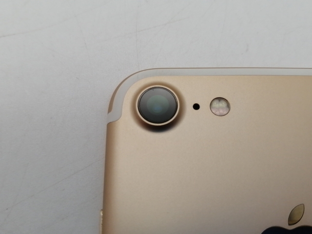 【中古】Apple SoftBank 【SIMロック解除済み】 iPhone 7 32GB ゴールド MNCG2J/A【札幌南2条】保証期間１ヶ月【ランクB】_6