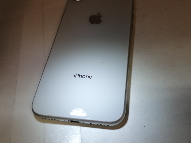 中古】Apple au 【SIMロック解除済み】 iPhone 8 64GB シルバー MQ792J