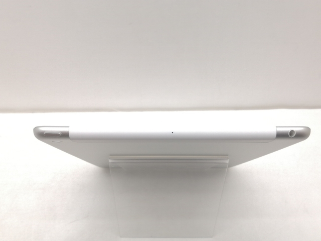 【中古】Apple au 【SIMロック解除済み】 iPad（第6世代/2018） 32GB シルバー MR6P2J/A【仙台イービーンズ】保証期間１ヶ月【ランクB】_2