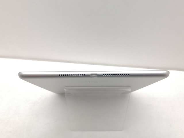 【中古】Apple au 【SIMロック解除済み】 iPad（第6世代/2018） 32GB シルバー MR6P2J/A【仙台イービーンズ】保証期間１ヶ月【ランクB】_4