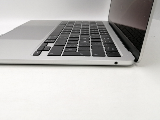 【中古】Apple MacBook Air 13インチ CTO (M2,2022) シルバー M2(CPU:8C/GPU:8C)/16G/256G/35W AC(USB-Cx2)【池袋東口】保証期間１ヶ月【ランクC】