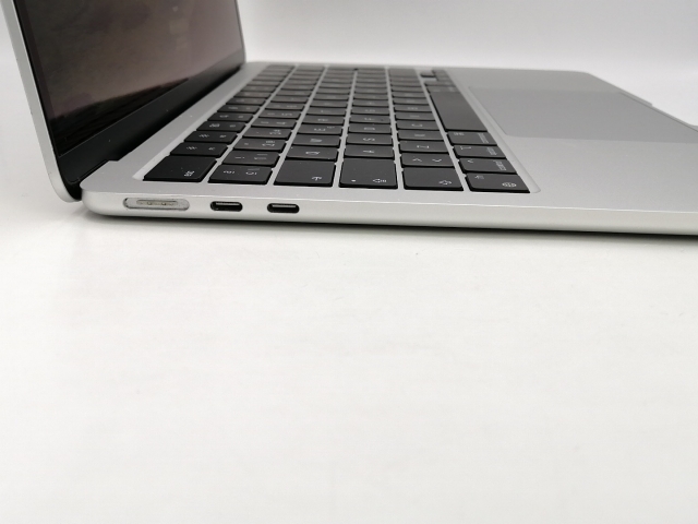 【中古】Apple MacBook Air 13インチ CTO (M2,2022) シルバー M2(CPU:8C/GPU:8C)/16G/256G/35W AC(USB-Cx2)【池袋東口】保証期間１ヶ月【ランクC】