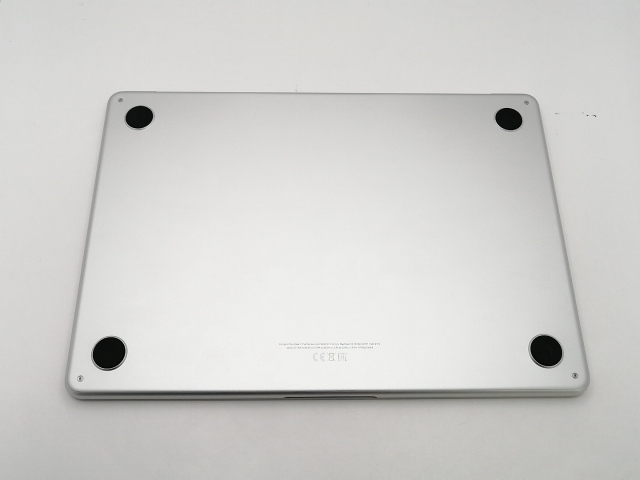 【中古】Apple MacBook Air 13インチ CTO (M2,2022) シルバー M2(CPU:8C/GPU:8C)/16G/256G/35W AC(USB-Cx2)【池袋東口】保証期間１ヶ月【ランクC】