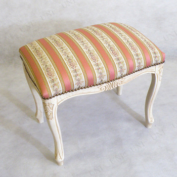 【取寄品】 ストライプスツールシリーズ 白脚 Mサイズ ピンク 【 いす インテリア雑貨 木製 椅子 背もたれなし リビング家具 おしゃれ チェアー イス アンティーク 腰掛 】の通販は 17,111円