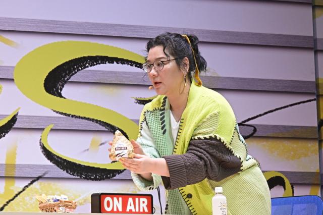 新品 ジェーン・スーと堀井美香の「OVER THE SUN」2024年1月公演