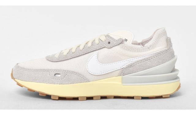 Nike ナイキ レディース スニーカー One Mile Social Club (Women's) Nike Air Max Pre-Day  サイズ US_W_11.5W ナイキ スニーカー レディース ワッフル ワン ビンテージ ベージュ