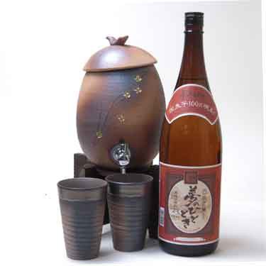 信楽焼・明山窯　焼酎サーバー　火色金小紋　2200ｃｃ(専用木台付き)+備前金彩焼酎ペアカップ+本格芋焼酎　夢のひととき1800mlの通販は