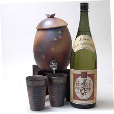 信楽焼・明山窯　焼酎サーバー　火色金小紋　2200ｃｃ(専用木台付き)+井上酒造　熟成麦焼酎　夢のひととき　25度　1800ｍｌ の通販は 28,131円