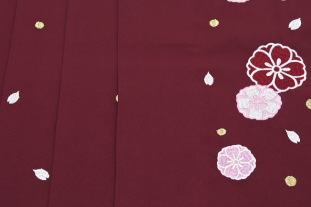 卒業式や十三詣りのお祝いに ブランド夢千代の袴 濃赤 桜 花 刺繍 はかま 単品 小学生 13歳 女の子 ジュニア 送料無料の通販はau Pay マーケット Soubien 24時間限定 3000円クーポン配付中