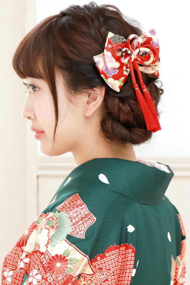 髪飾り リボン 深緋 赤 レッド 黒 花柄 古典柄 りぼん 組紐 房飾り 縮緬 ちりめん 和柄 成人式 振袖向け 卒業式 和装 の通販はau Pay マーケット Soubien